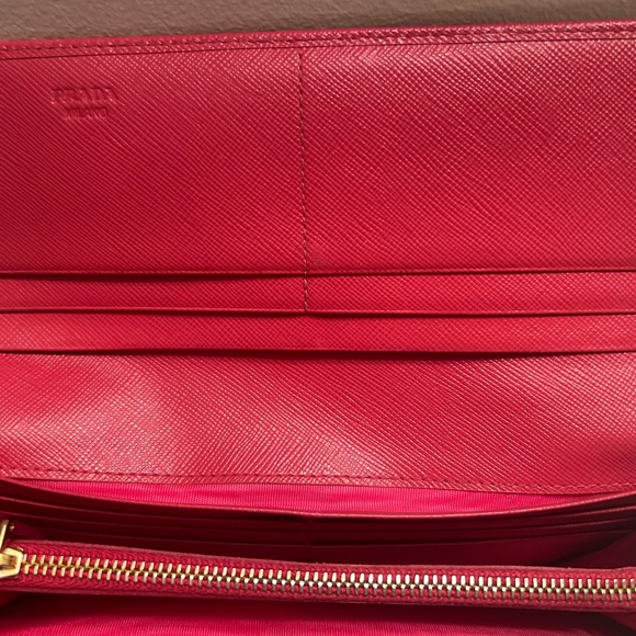 Prada Fuchsia Women's Wallet Estimated original retail: $690 – $750 - Picture 6 of 9